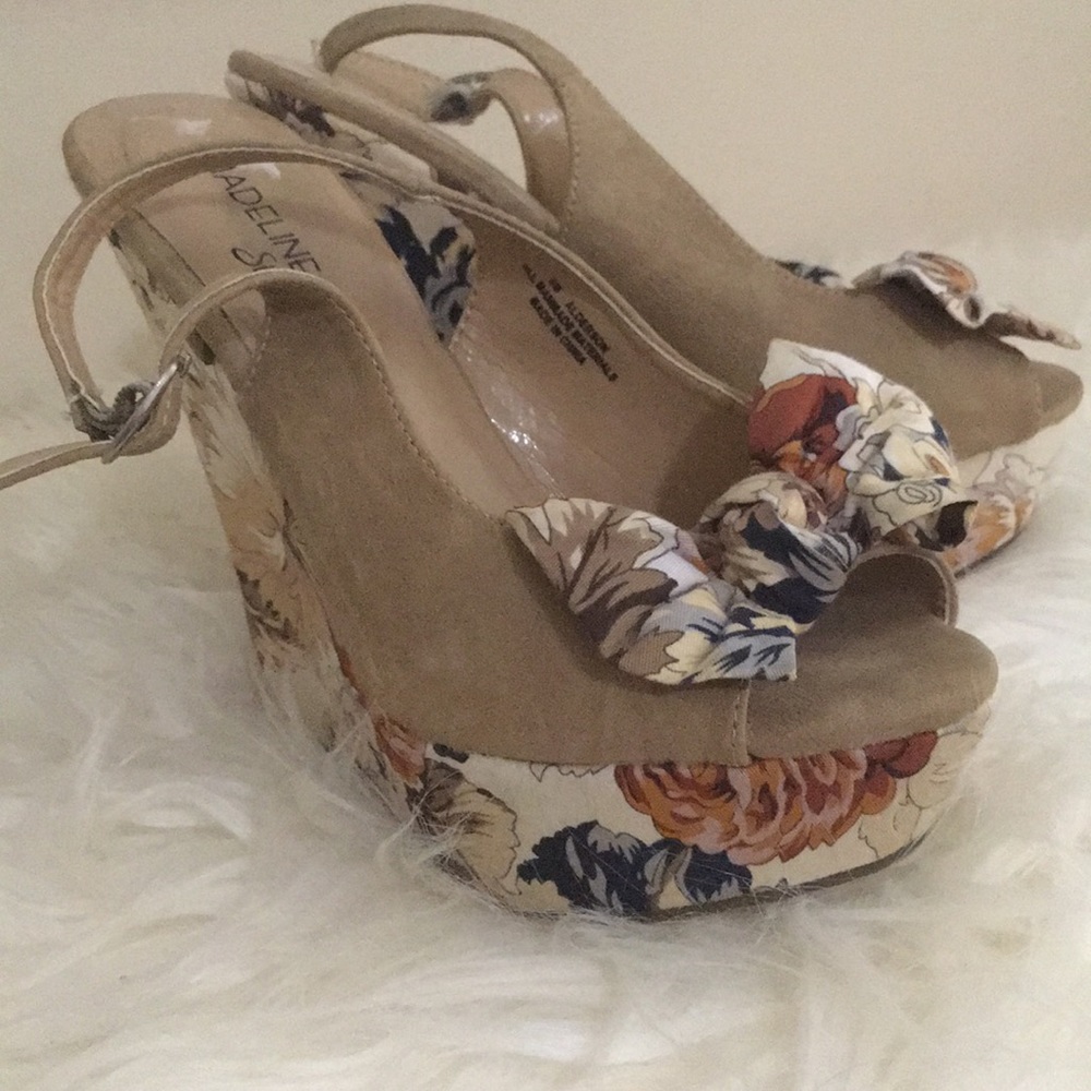 Madeline Stuart wedges flower bow tan 6 sandals